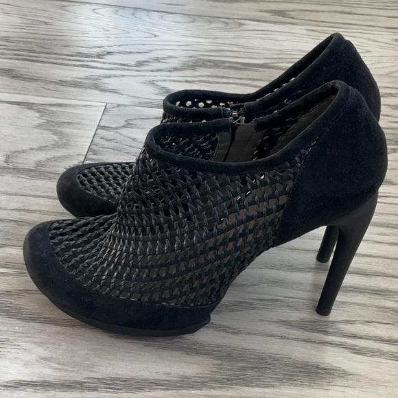 Balenciaga perforated platform heels size 40, US9 - Picture 4 of 13